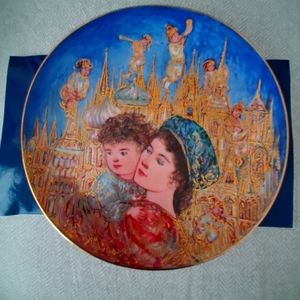 Vintage Edna Hibel Accents gold trimmed plate